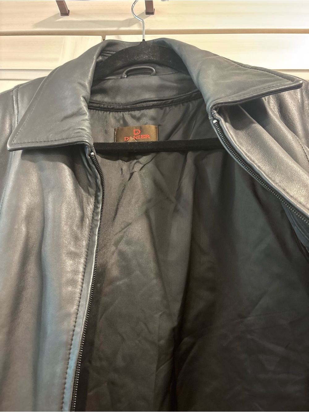 Danier Women’s Genuine Leather car coat zip out liner size Small - Picture 13 of 13